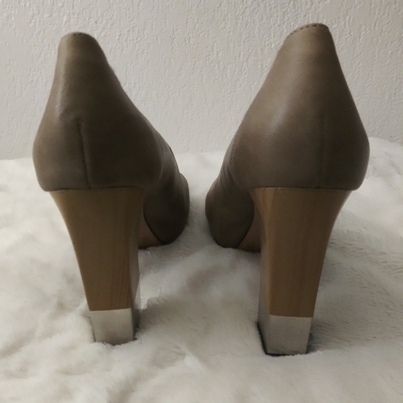 BCBGeneration HEELS. - Picture 2 of 8